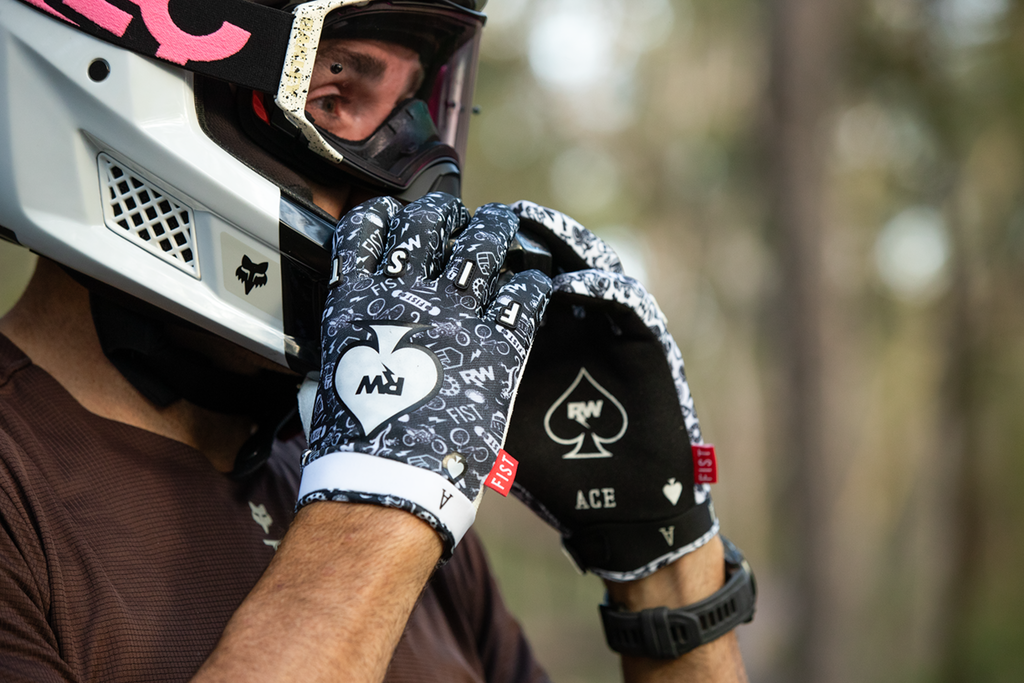 FIST HANDWEAR Strapped R-Willy Ace Gloves, Small – F-GS-01752-S