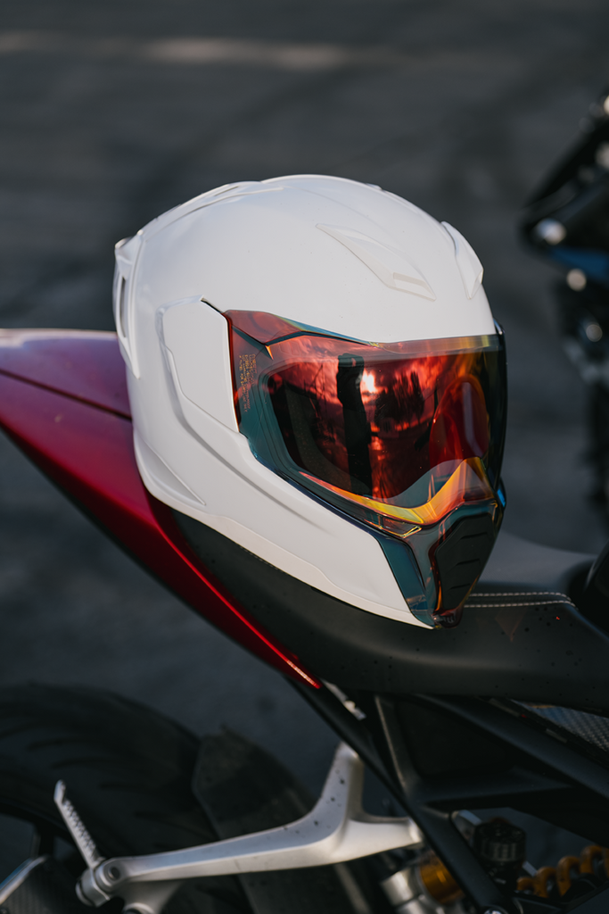 ICON Ultraflite MIPS Helmet Gloss White Medium 0101-19281